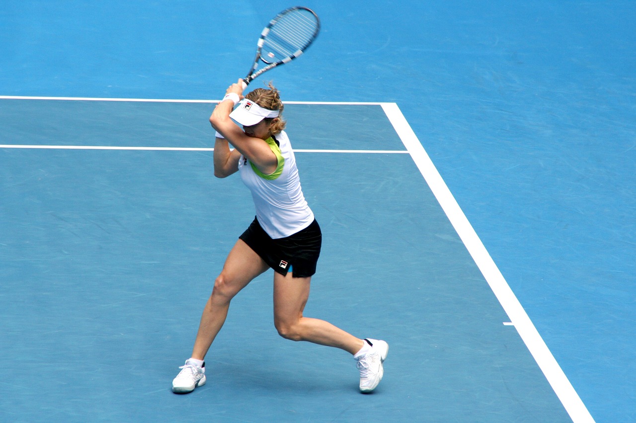 郑钦文斩获WTA500东京站首胜，中国网球新星的闪耀时刻