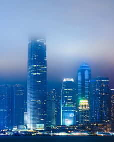 上海的钟声，12点，小区的门扉与城市的脉动